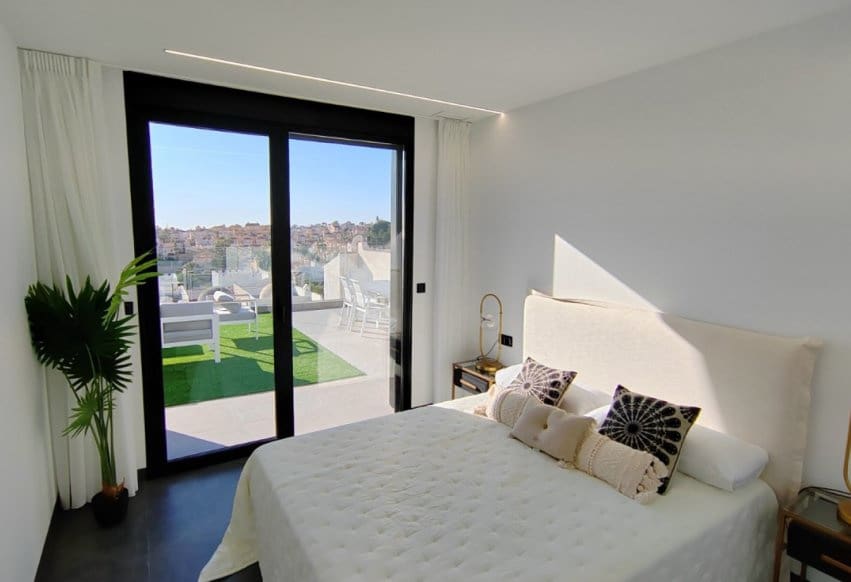 3 slaapkamer Villa te koop in Torrevieja met zwembad - € 750.000 (Ref: 9994644)