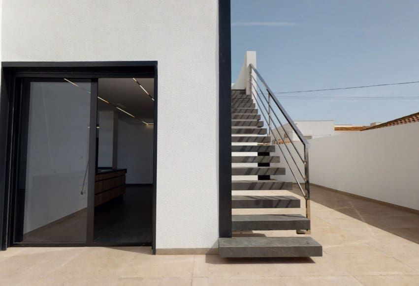 3 slaapkamer Villa te koop in Torrevieja met zwembad - € 750.000 (Ref: 9994644)