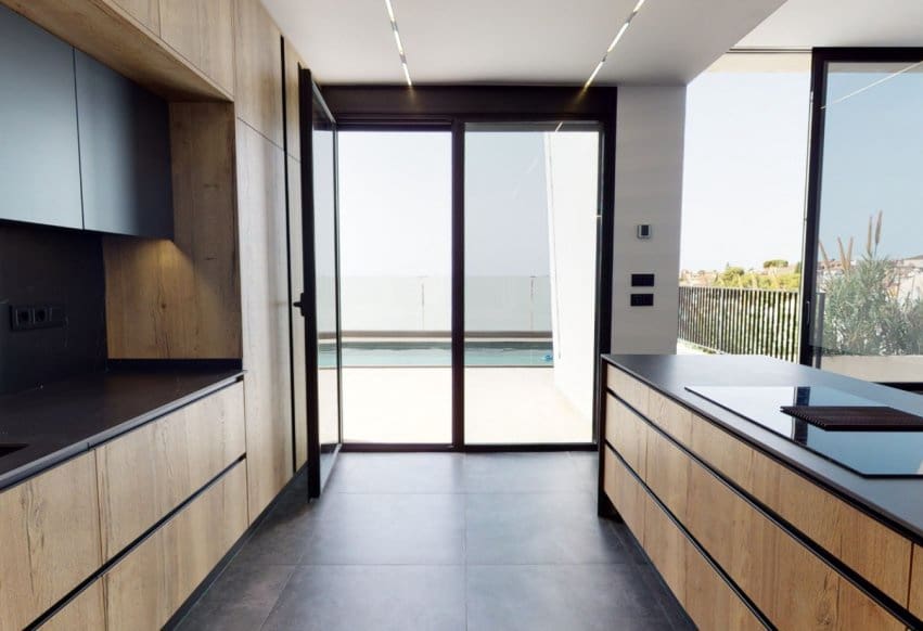 3 slaapkamer Villa te koop in Torrevieja met zwembad - € 750.000 (Ref: 9994644)