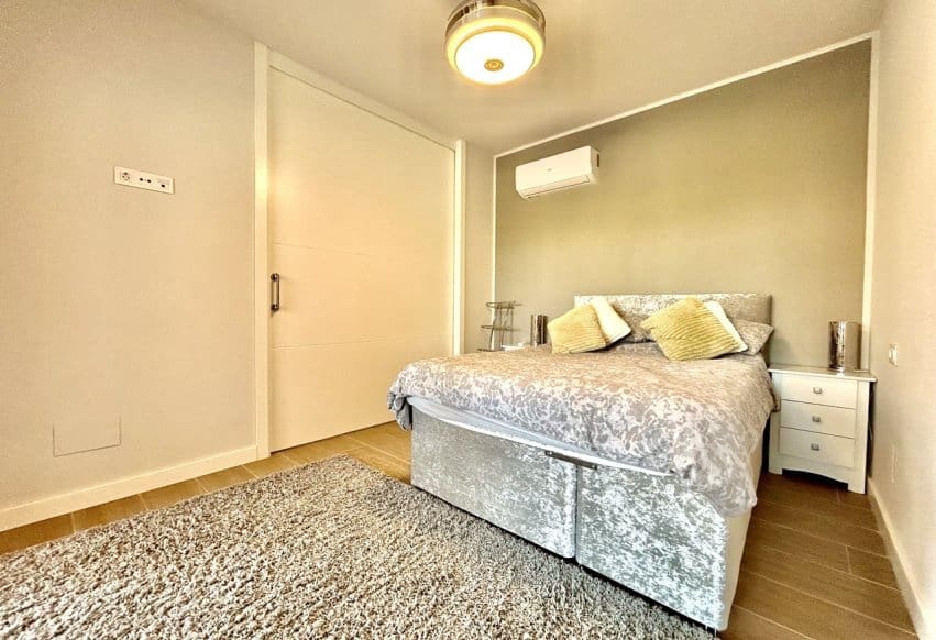 2 bedroom Apartment for sale in Villamartin with pool - € 260,000 (Ref: 9994646)