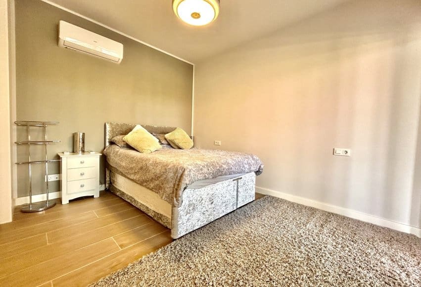 2 bedroom Apartment for sale in Villamartin with pool - € 260,000 (Ref: 9994646)