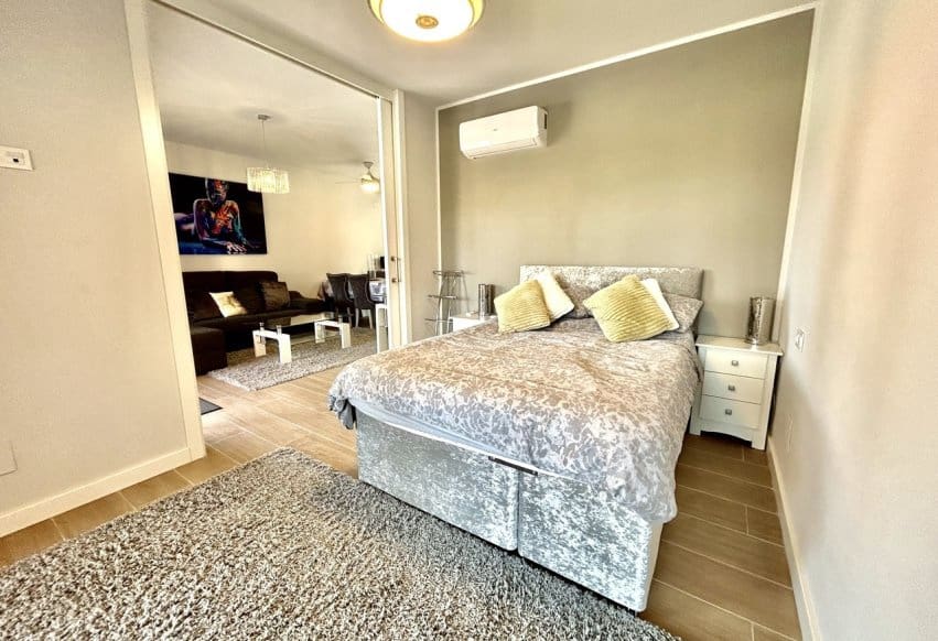 2 bedroom Apartment for sale in Villamartin with pool - € 260,000 (Ref: 9994646)