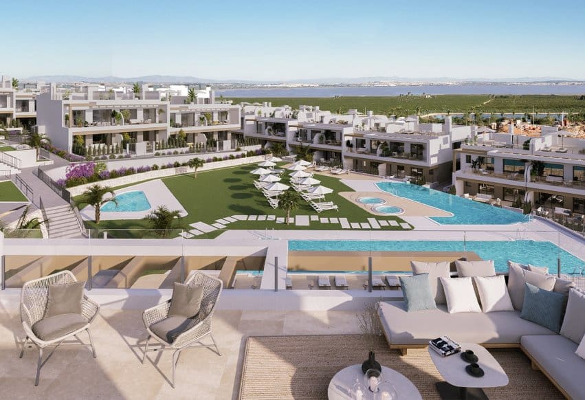 2 slaapkamer Bungalow te koop in Torrevieja met zwembad - € 288.000 (Ref: 9995953)