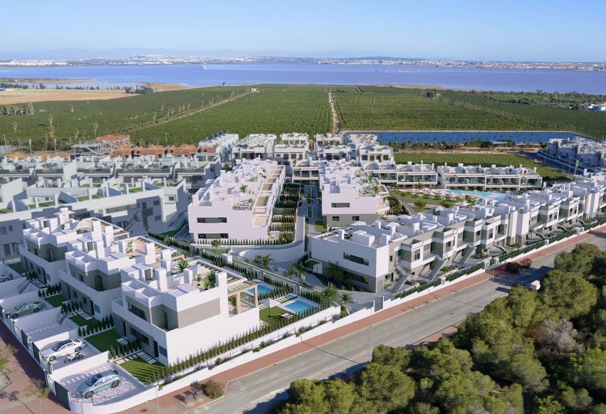 2 slaapkamer Bungalow te koop in Torrevieja met zwembad - € 288.000 (Ref: 9995953)