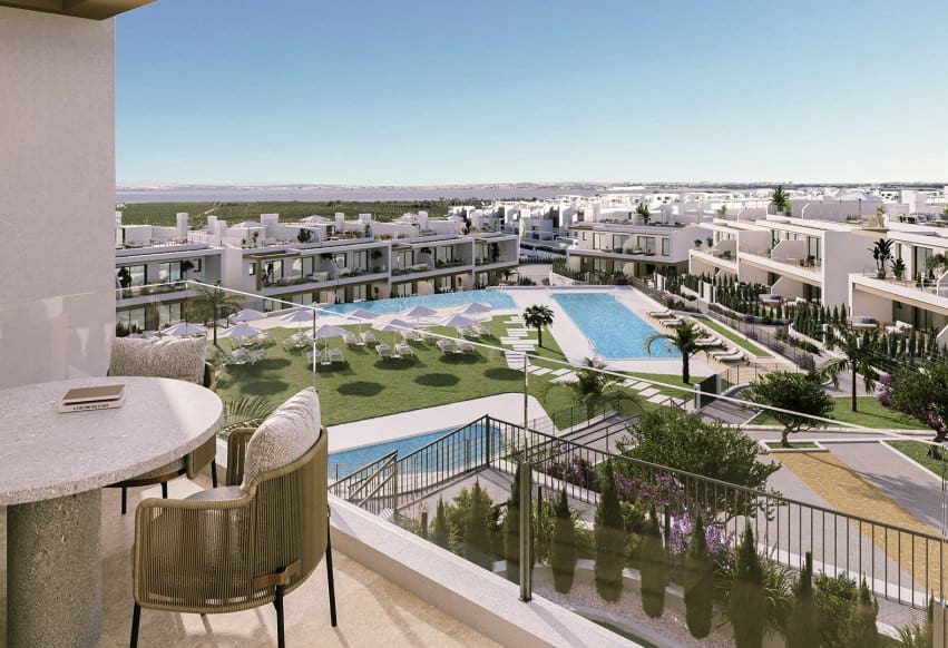 2 slaapkamer Bungalow te koop in Torrevieja met zwembad - € 288.000 (Ref: 9995953)