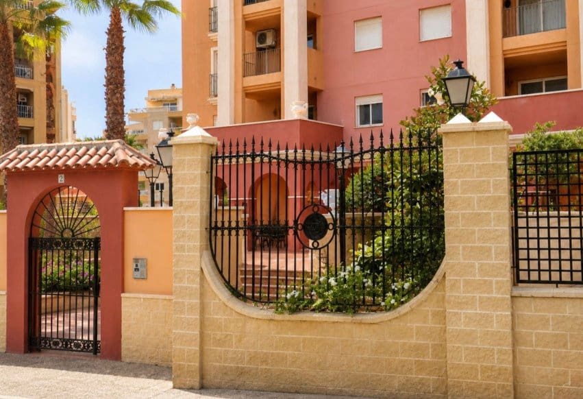2 slaapkamer Appartement te koop in Torrevieja - € 254.000 (Ref: 9998155)