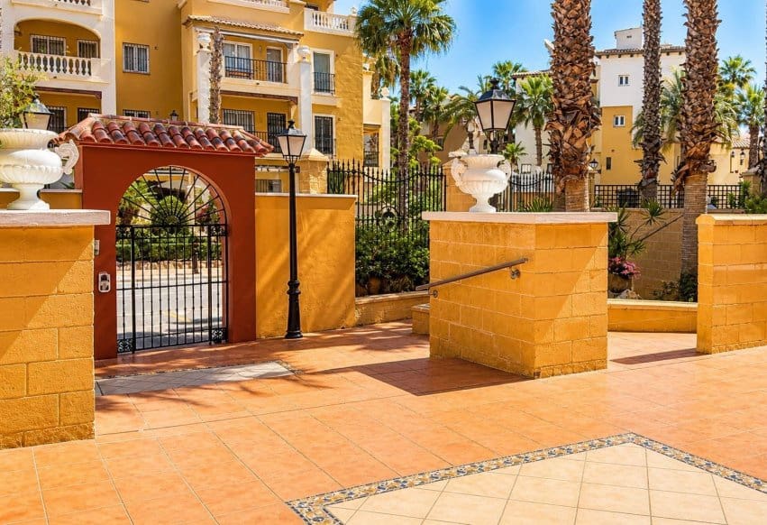 2 slaapkamer Appartement te koop in Torrevieja - € 254.000 (Ref: 9998155)