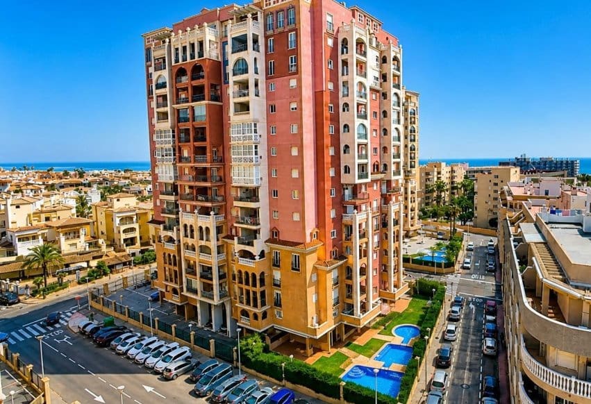 2 slaapkamer Appartement te koop in Torrevieja - € 254.000 (Ref: 9998155)