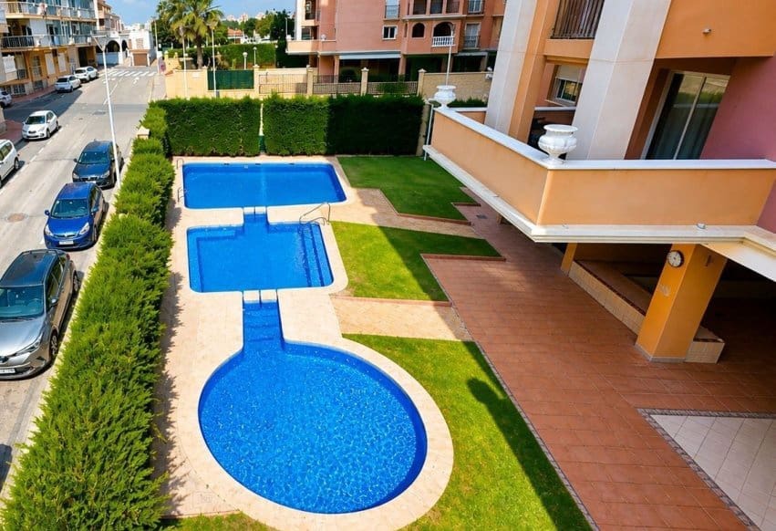 2 slaapkamer Appartement te koop in Torrevieja - € 254.000 (Ref: 9998155)