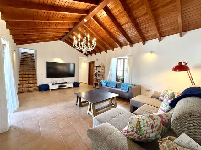 4 Zimmer Villa zu verkaufen in Casillas del Angel, Puerto del Rosario mit Pool Garage - 540.000 € (Ref: 10001026)