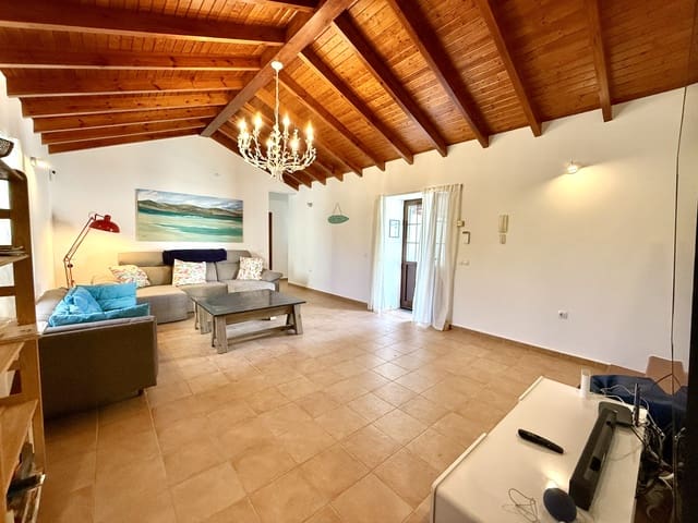 4 Zimmer Villa zu verkaufen in Casillas del Angel, Puerto del Rosario mit Pool Garage - 540.000 € (Ref: 10001026)