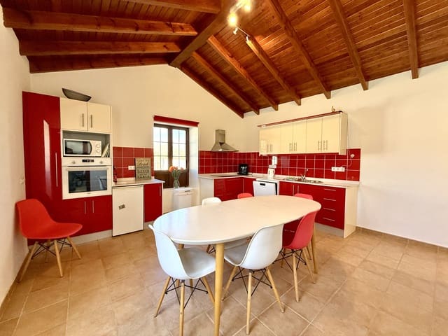 4 Zimmer Villa zu verkaufen in Casillas del Angel, Puerto del Rosario mit Pool Garage - 540.000 € (Ref: 10001026)