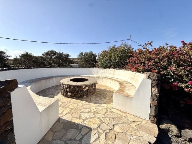 4 Zimmer Villa zu verkaufen in Casillas del Angel, Puerto del Rosario mit Pool Garage - 540.000 € (Ref: 10001026)