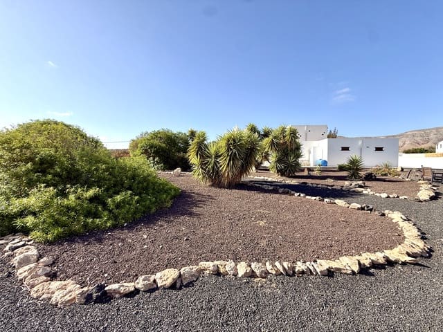 4 Zimmer Villa zu verkaufen in Casillas del Angel, Puerto del Rosario mit Pool Garage - 540.000 € (Ref: 10001026)