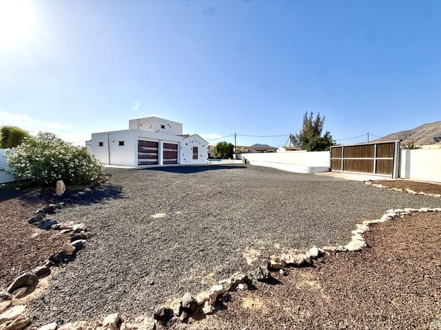 4 Zimmer Villa zu verkaufen in Casillas del Angel, Puerto del Rosario mit Pool Garage - 540.000 € (Ref: 10001026)