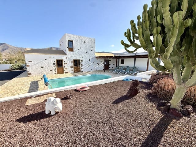 4 quarto Moradia para venda em Casillas del Angel, Puerto del Rosario com piscina garagem - 540 000 € (Ref: 10001026)