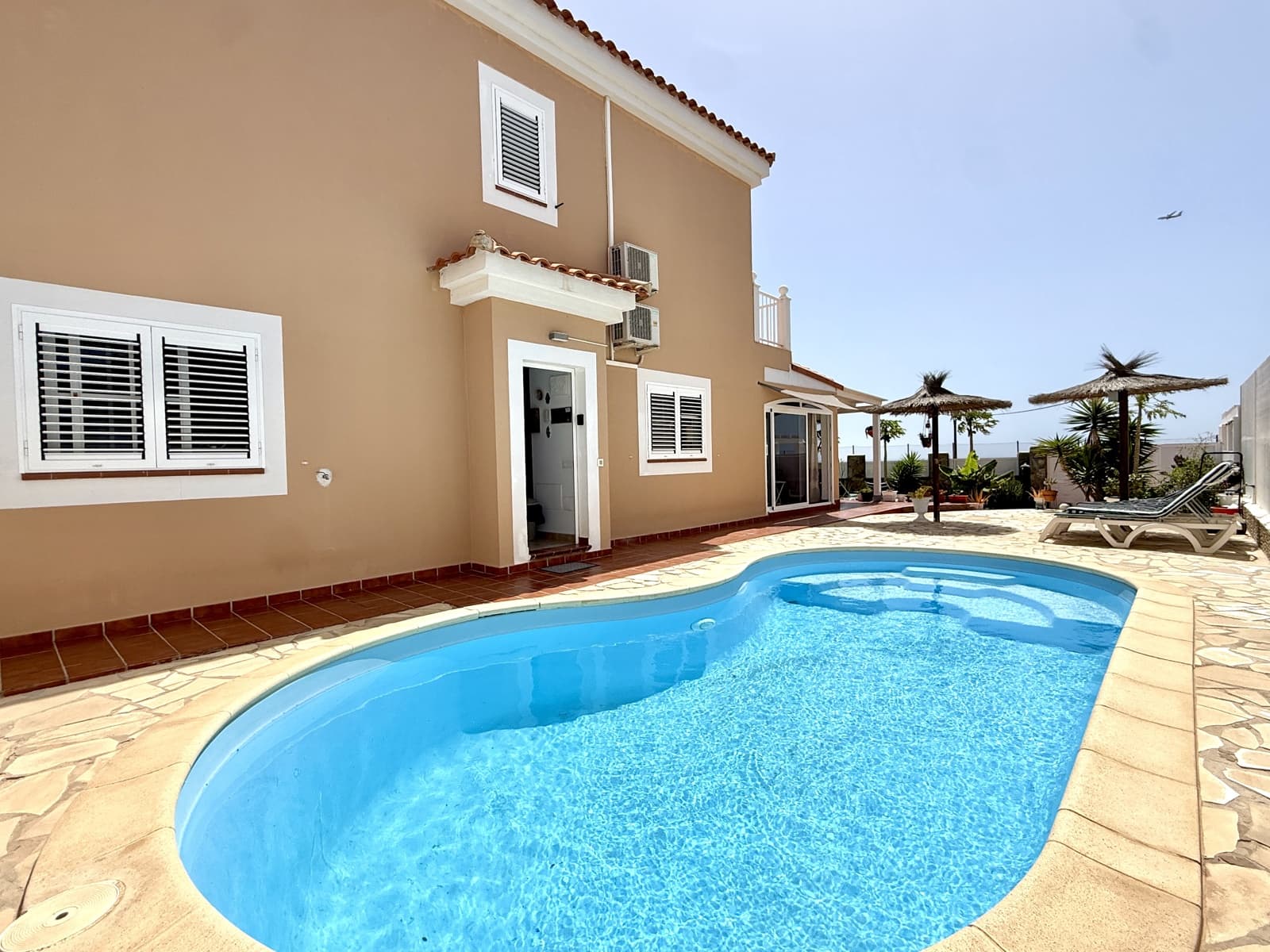 2 sypialnia Apartament na sprzedaż w Caleta de Fuste z basenem garażem - 360 000 € (Ref: 10005995)