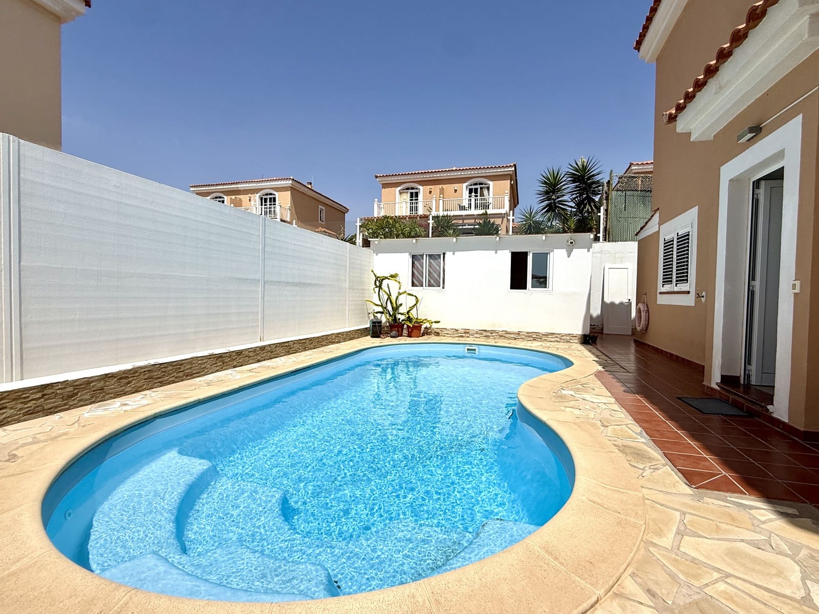 2 sypialnia Apartament na sprzedaż w Caleta de Fuste z basenem garażem - 360 000 € (Ref: 10005995)