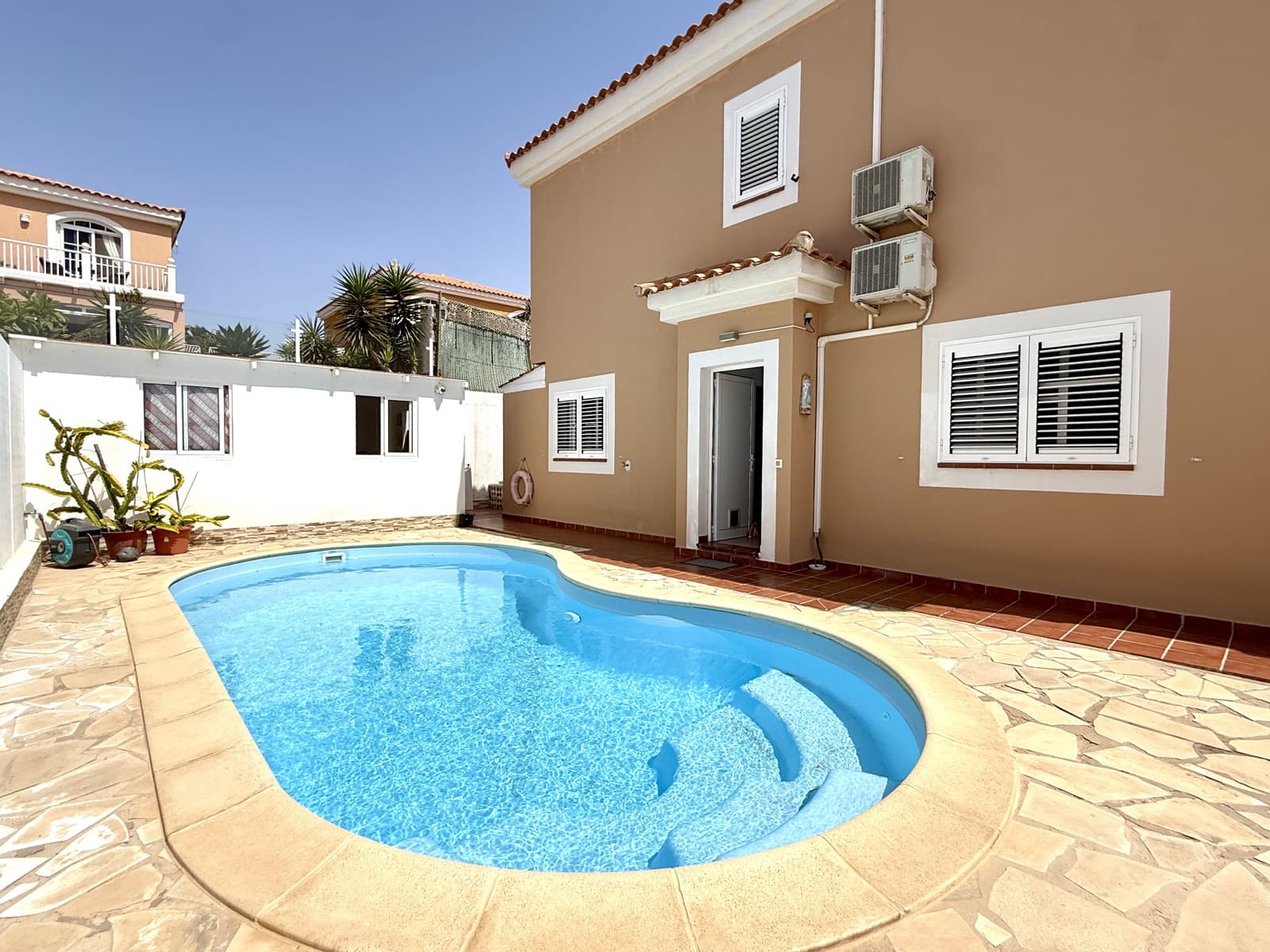 2 sypialnia Apartament na sprzedaż w Caleta de Fuste z basenem garażem - 360 000 € (Ref: 10005995)