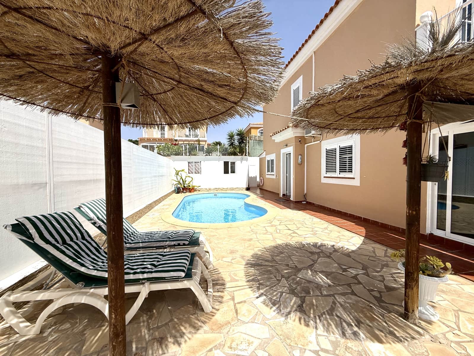 2 sypialnia Apartament na sprzedaż w Caleta de Fuste z basenem garażem - 360 000 € (Ref: 10005995)