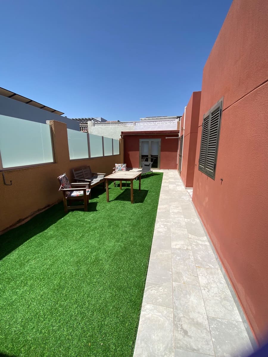 3 sypialnia Willa na sprzedaż w Caleta de Fuste z basenem garażem - 470 000 € (Ref: 10018119)