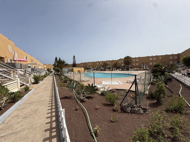 2 chambre Appartement à vendre à Nuevo Horizonte, Antigua avec piscine garage - 160 000 € (Ref: 10094061)