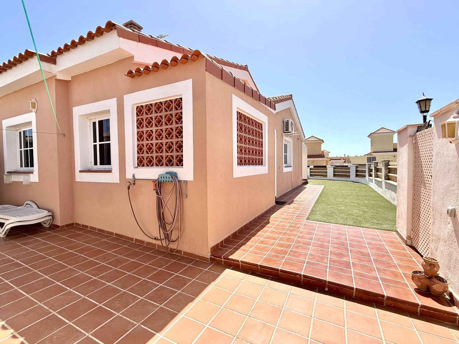 2 bedroom Bungalow for sale in Caleta de Fuste with pool garage - € 299,000 (Ref: 10120829)