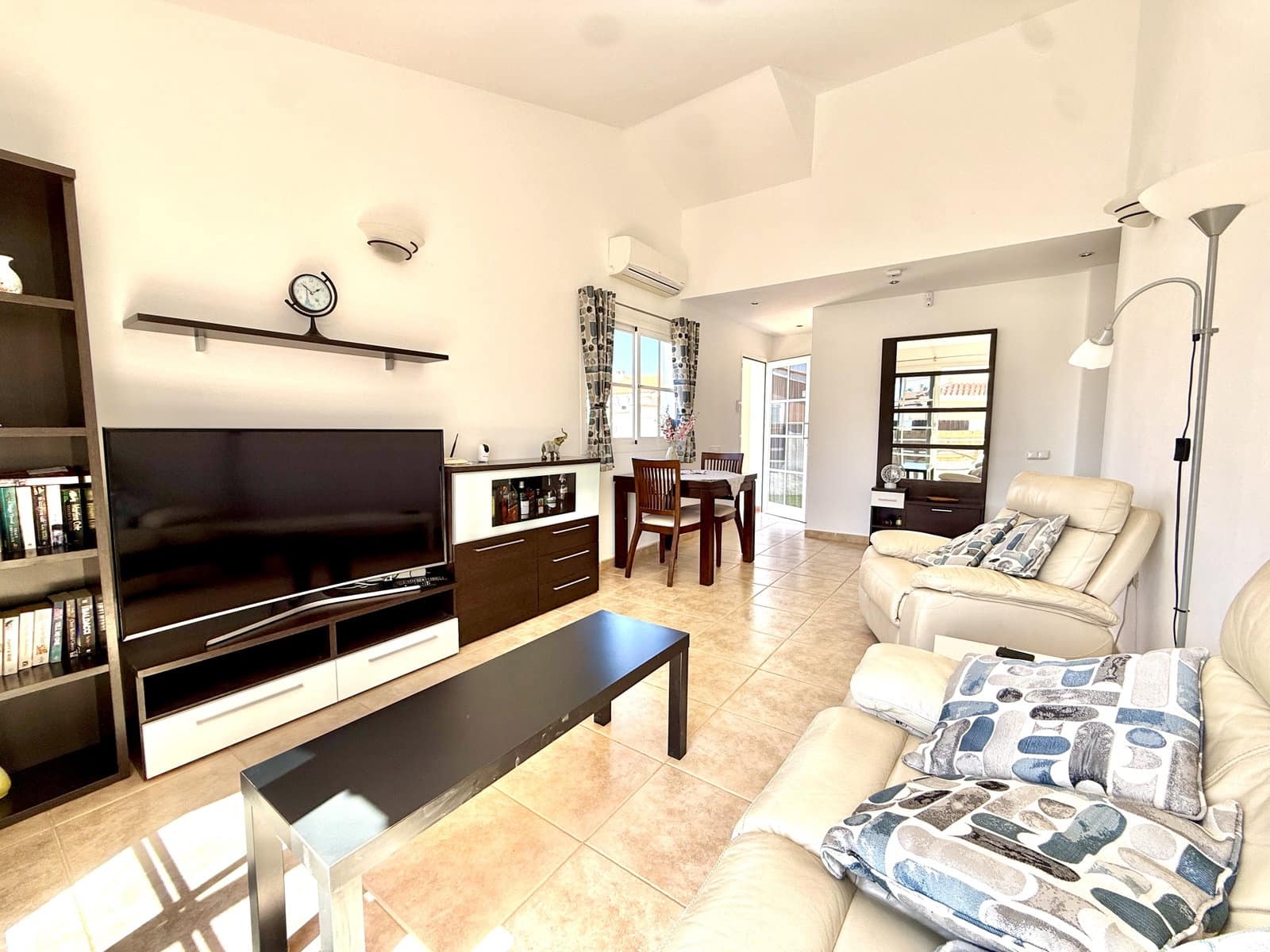 2 bedroom Bungalow for sale in Caleta de Fuste with pool garage - € 299,000 (Ref: 10120829)