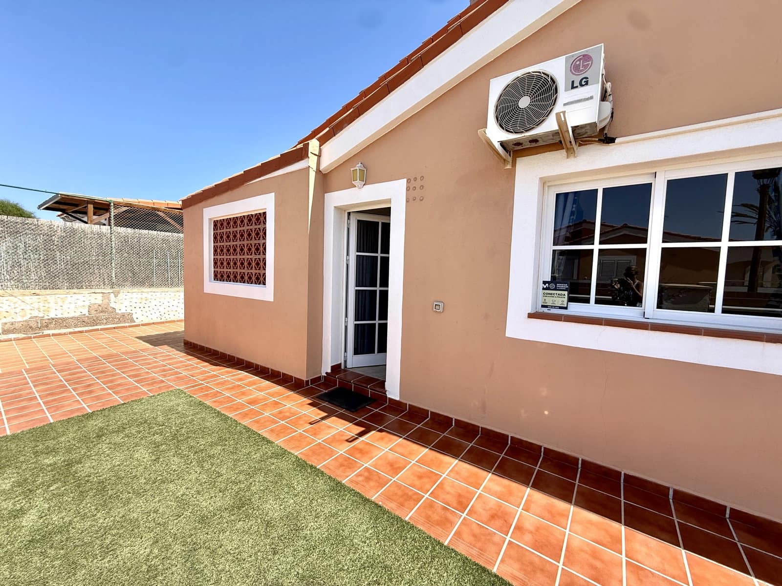 2 bedroom Bungalow for sale in Caleta de Fuste with pool garage - € 299,000 (Ref: 10120829)