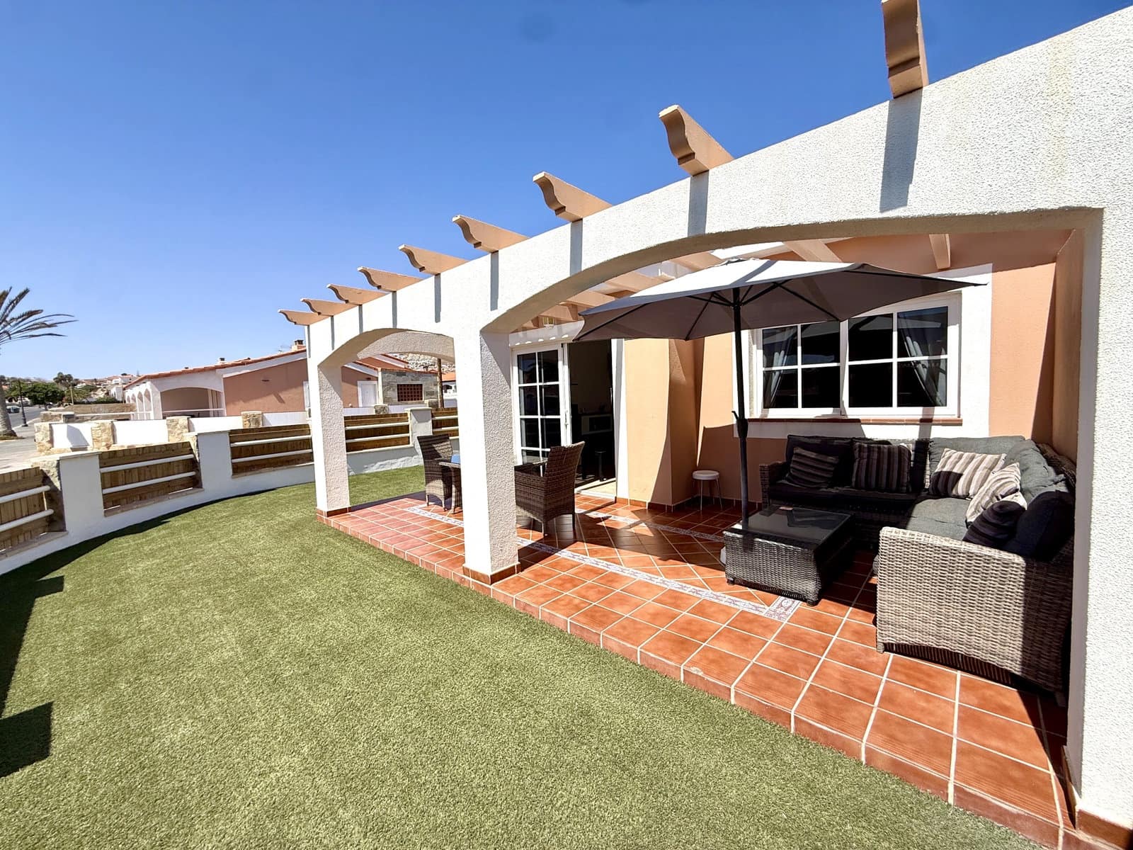 2 bedroom Bungalow for sale in Caleta de Fuste with pool garage - € 299,000 (Ref: 10120829)