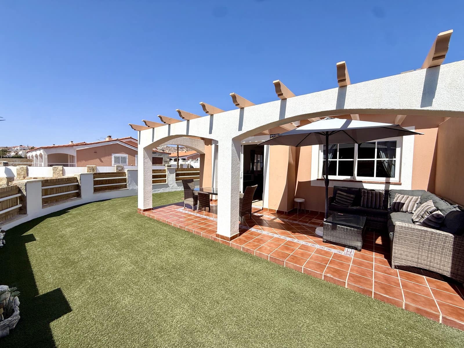 2 bedroom Bungalow for sale in Caleta de Fuste with pool garage - € 299,000 (Ref: 10120829)
