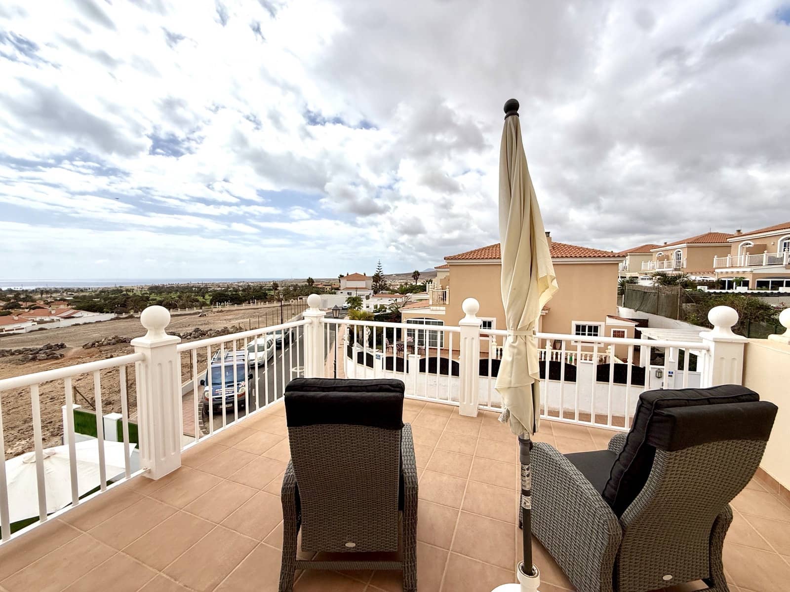 2 bedroom Apartment for sale in Caleta de Fuste with pool garage - € 349,000 (Ref: 10145242)