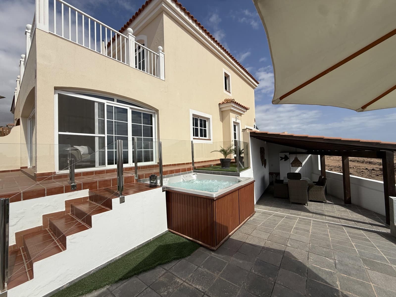 2 bedroom Apartment for sale in Caleta de Fuste with pool garage - € 349,000 (Ref: 10145242)