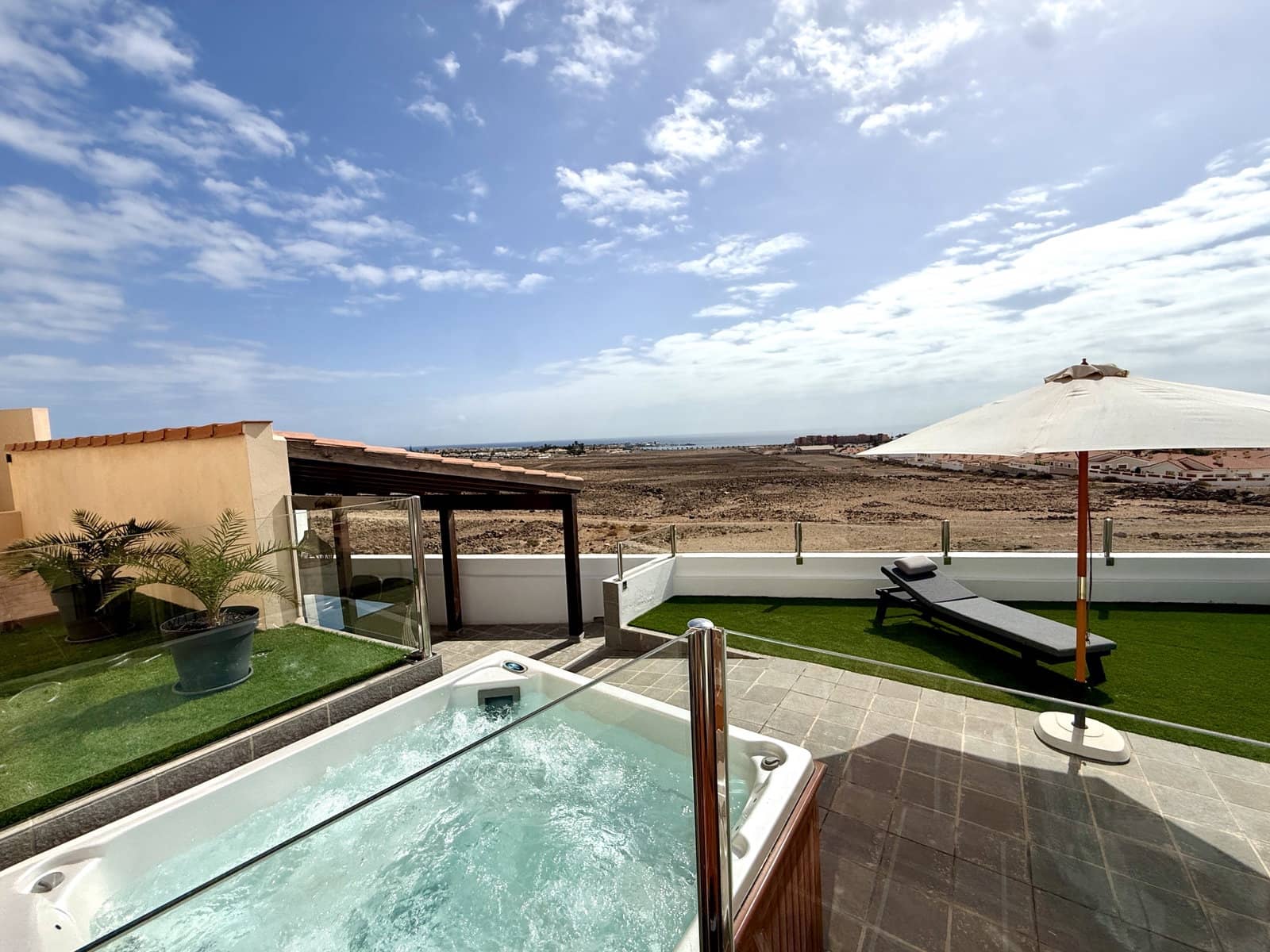 2 bedroom Apartment for sale in Caleta de Fuste with pool garage - € 349,000 (Ref: 10145242)