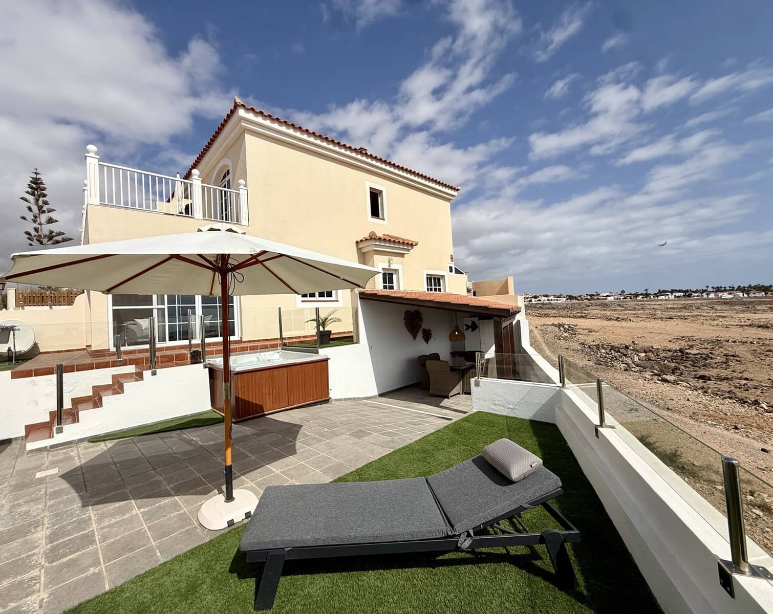 2 bedroom Apartment for sale in Caleta de Fuste with pool garage - € 349,000 (Ref: 10145242)