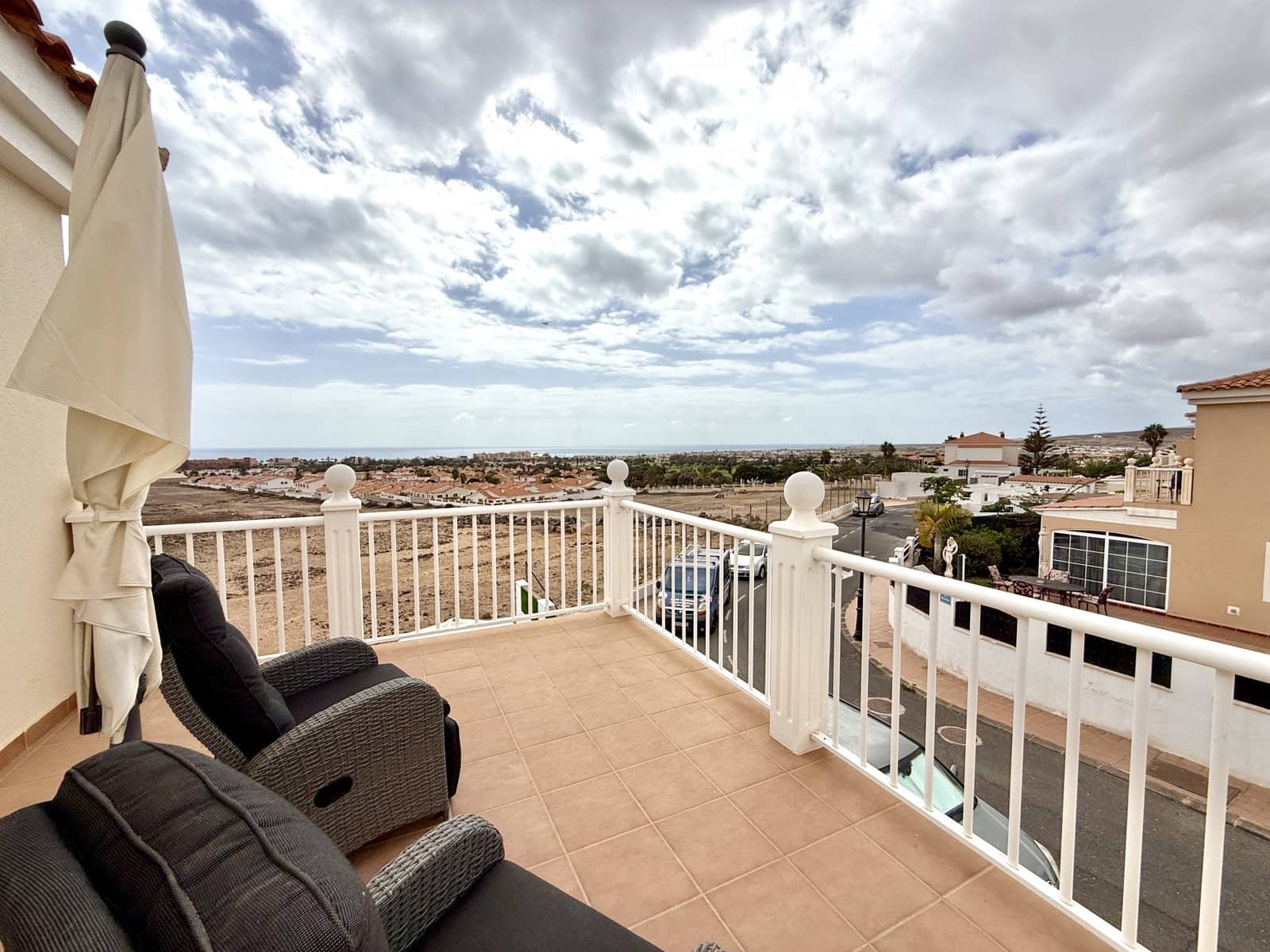 2 bedroom Apartment for sale in Caleta de Fuste with pool garage - € 349,000 (Ref: 10145242)