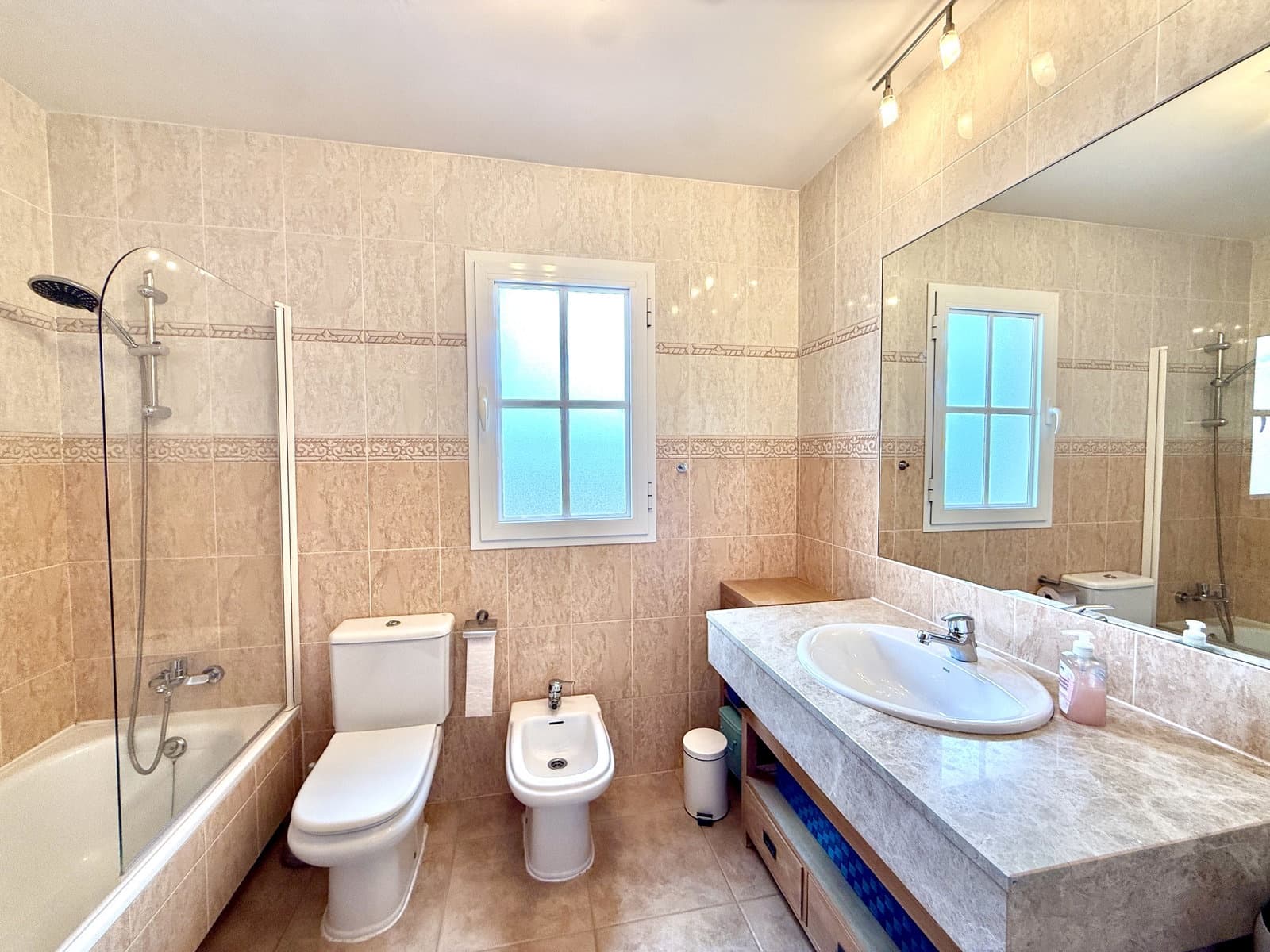 2 bedroom Apartment for sale in Caleta de Fuste with pool garage - € 349,000 (Ref: 10145242)