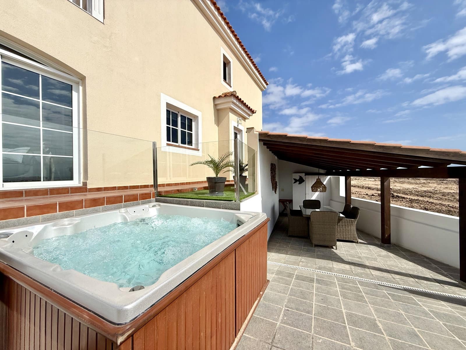2 bedroom Apartment for sale in Caleta de Fuste with pool garage - € 349,000 (Ref: 10145242)