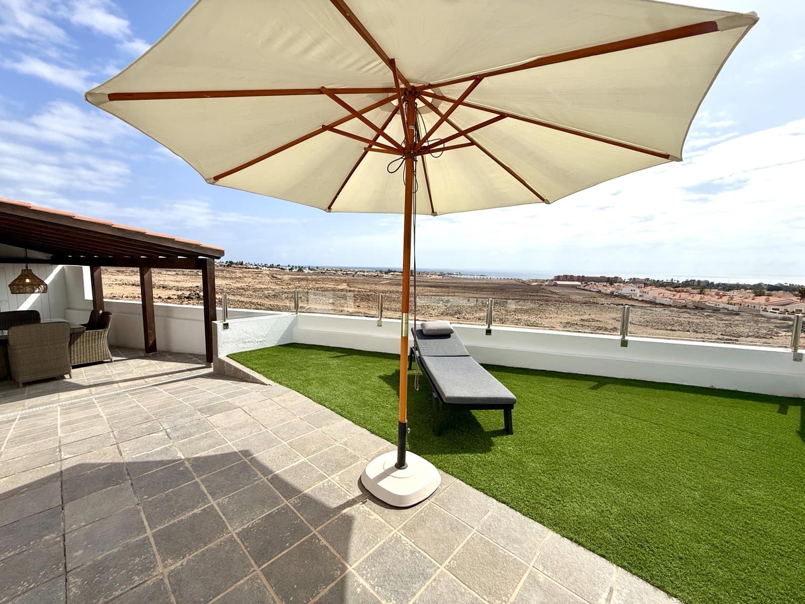 2 bedroom Apartment for sale in Caleta de Fuste with pool garage - € 349,000 (Ref: 10145242)