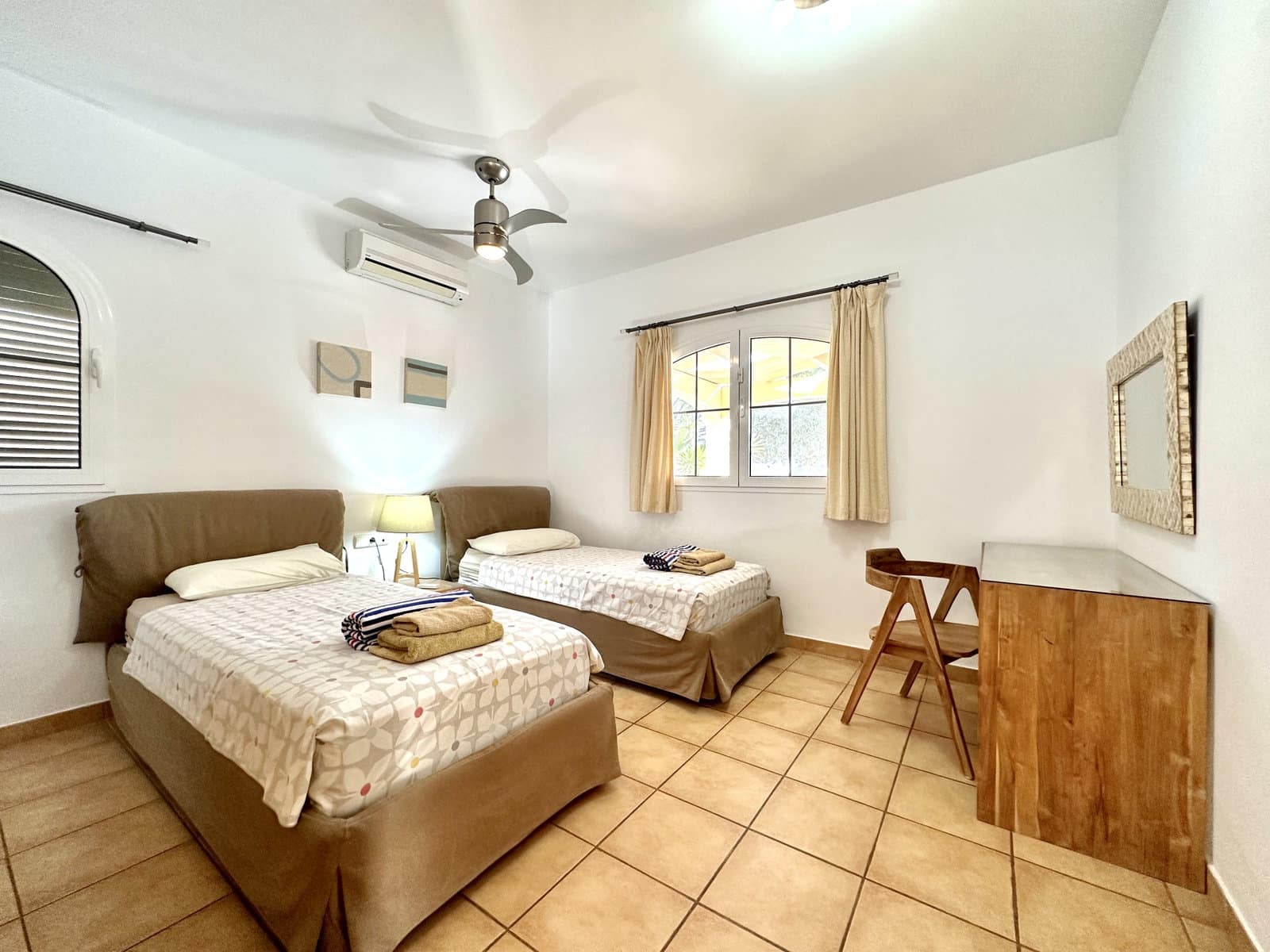 3 soveværelse Villa til salg i Caleta de Fuste med swimmingpool garage - € 749.000 (Ref: 7963140)