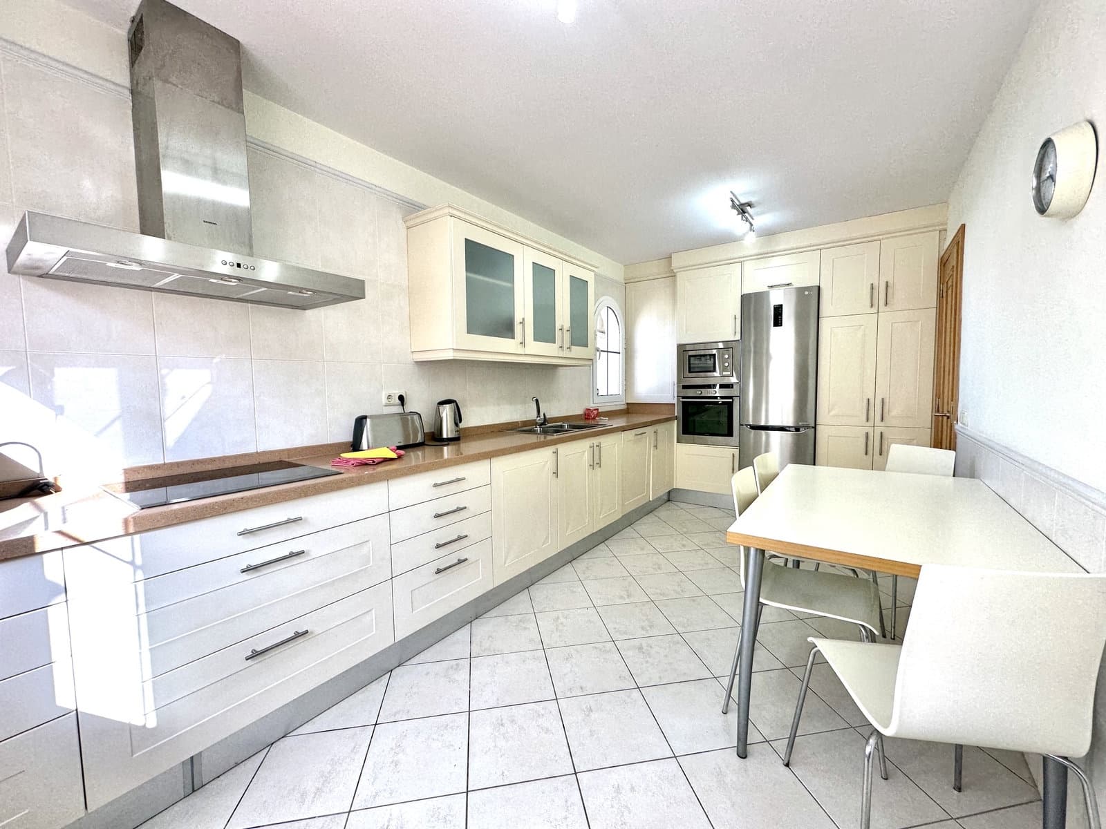 3 soveværelse Villa til salg i Caleta de Fuste med swimmingpool garage - € 749.000 (Ref: 7963140)
