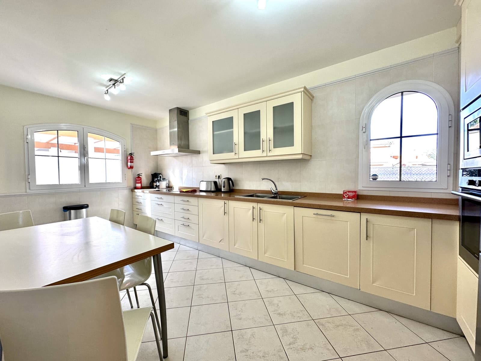 3 soveværelse Villa til salg i Caleta de Fuste med swimmingpool garage - € 749.000 (Ref: 7963140)
