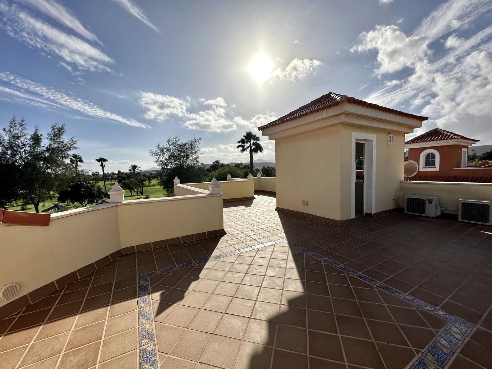 3 soveværelse Villa til salg i Caleta de Fuste med swimmingpool garage - € 749.000 (Ref: 7963140)