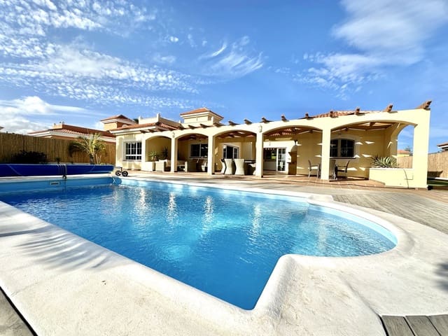3 soveværelse Villa til salg i Caleta de Fuste, Antigua med swimmingpool garage - € 749.000 (Ref: 7963140)