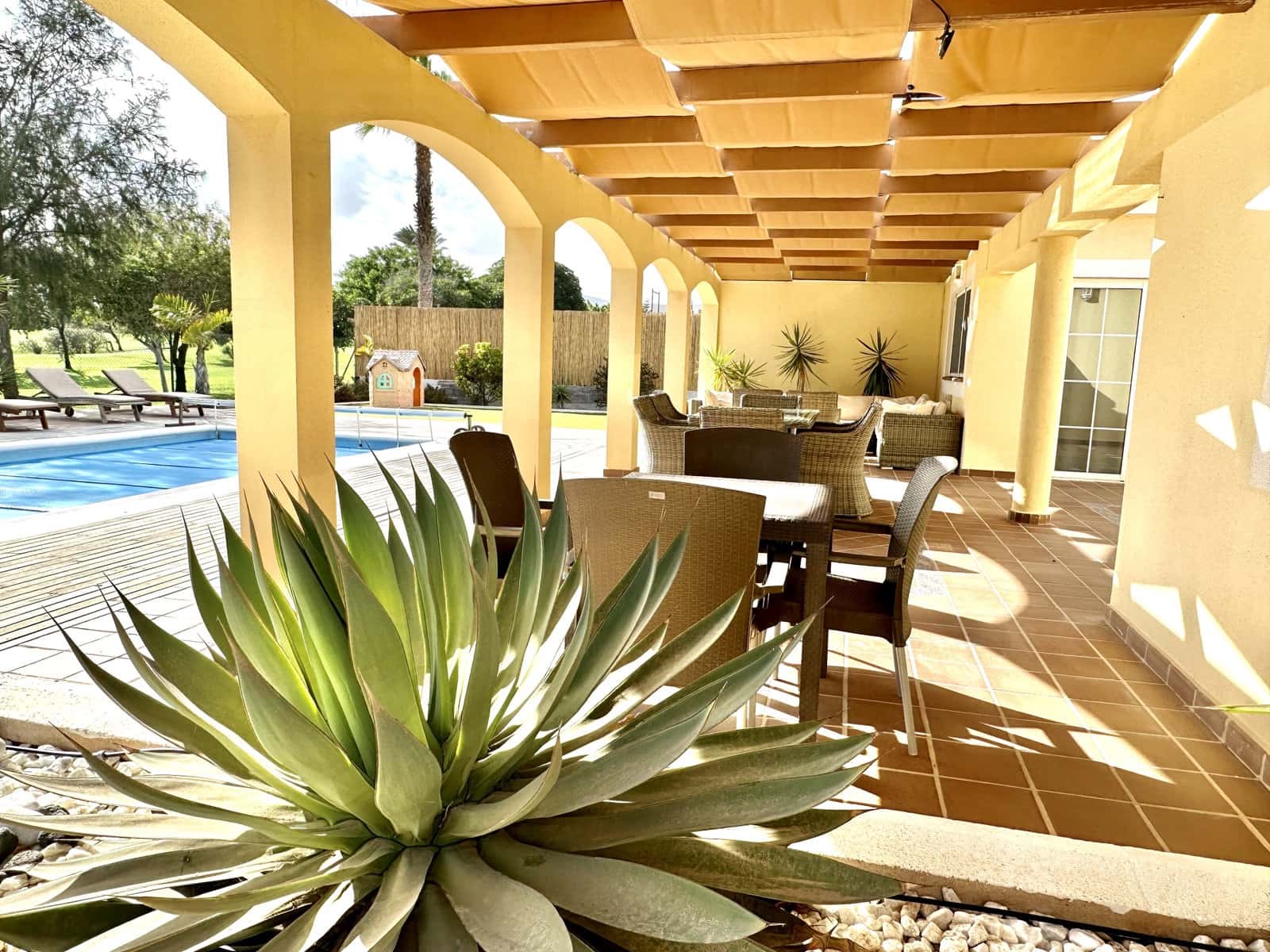 3 soveværelse Villa til salg i Caleta de Fuste med swimmingpool garage - € 749.000 (Ref: 7963140)