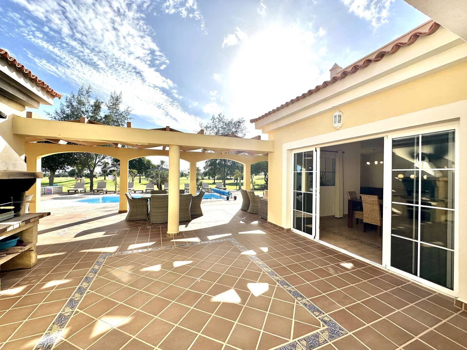 3 soveværelse Villa til salg i Caleta de Fuste med swimmingpool garage - € 749.000 (Ref: 7963140)