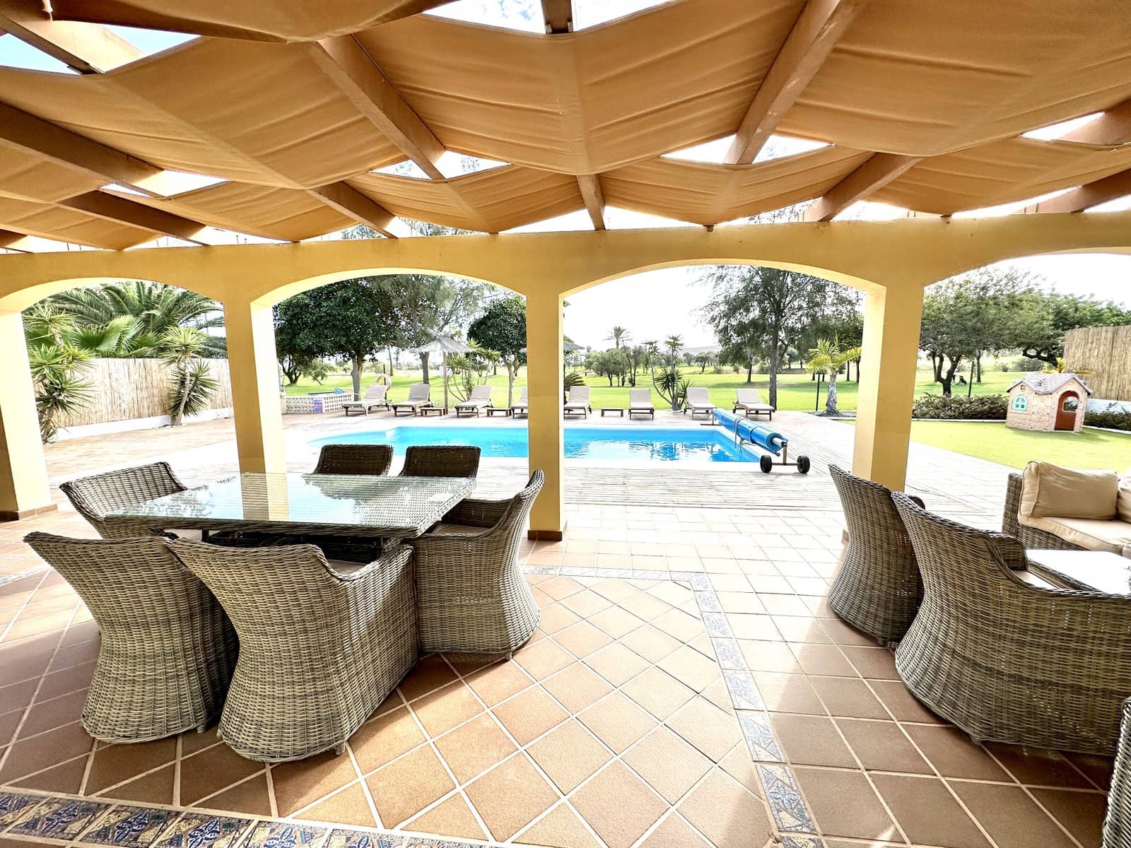 3 soveværelse Villa til salg i Caleta de Fuste med swimmingpool garage - € 749.000 (Ref: 7963140)