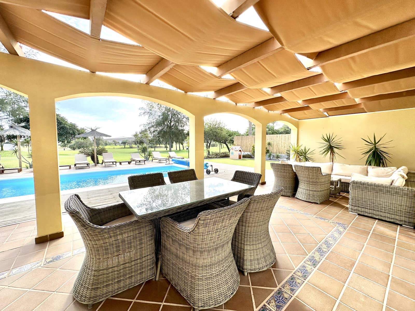 3 soveværelse Villa til salg i Caleta de Fuste med swimmingpool garage - € 749.000 (Ref: 7963140)