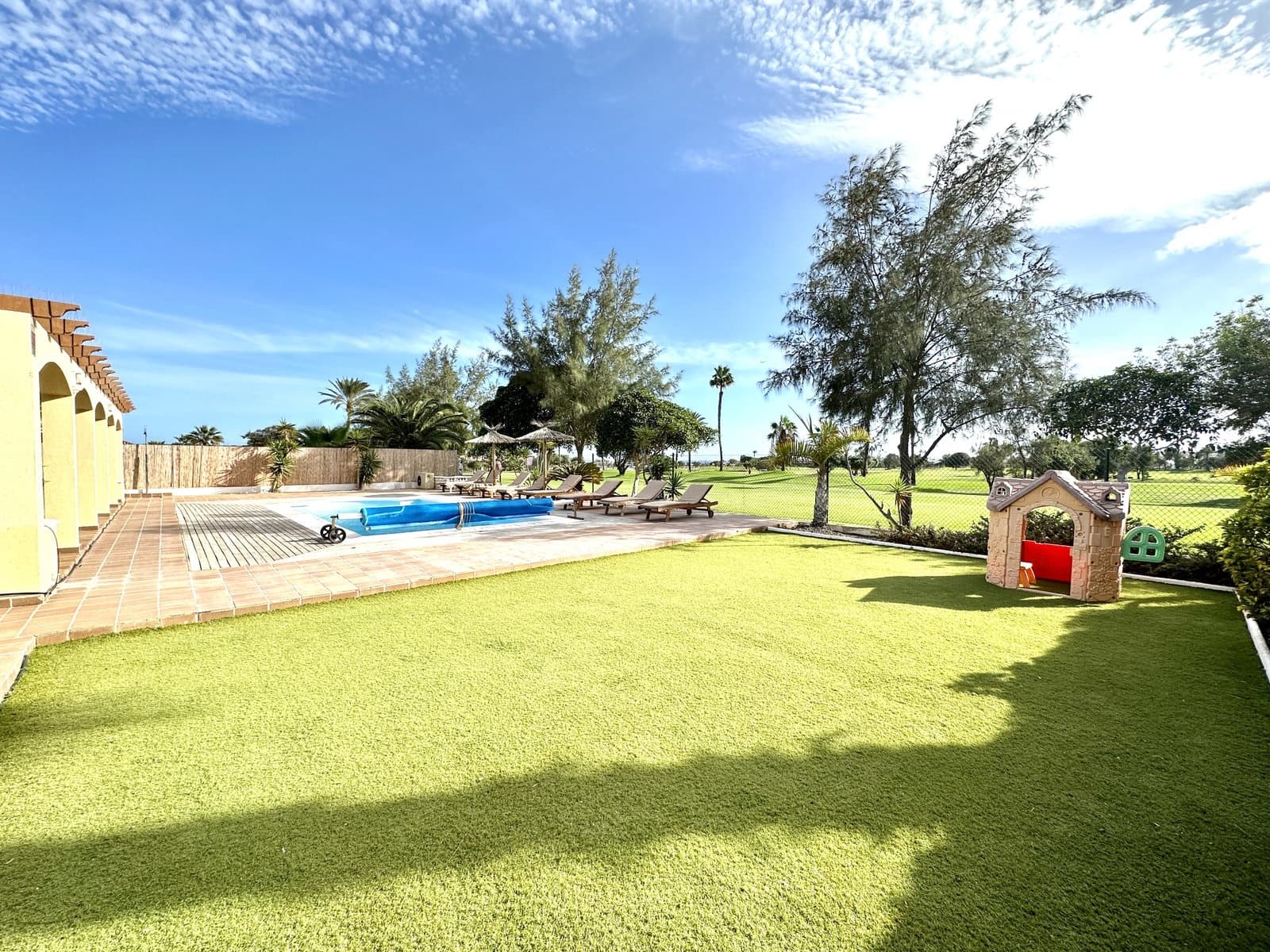 3 soveværelse Villa til salg i Caleta de Fuste med swimmingpool garage - € 749.000 (Ref: 7963140)