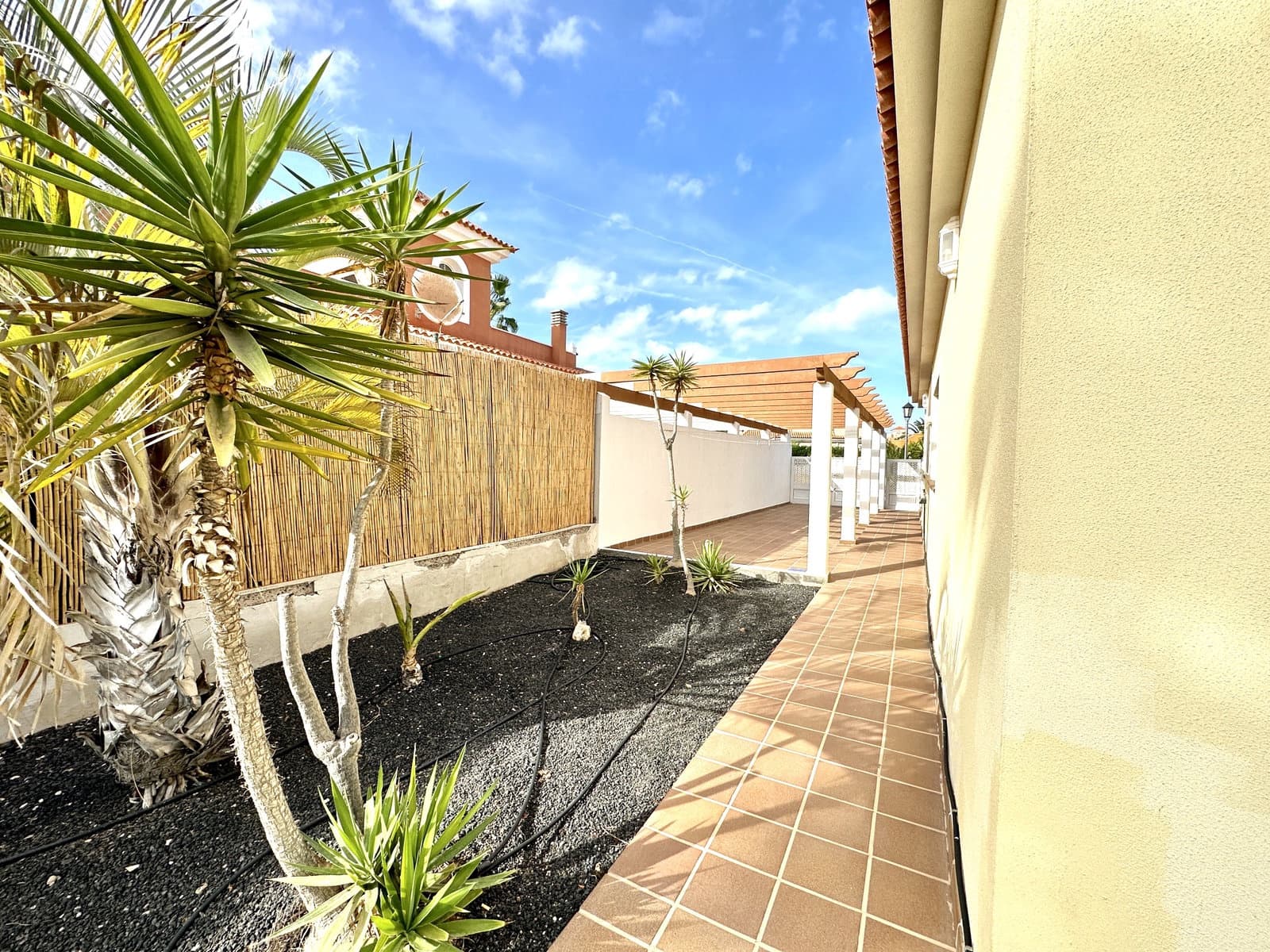 3 soveværelse Villa til salg i Caleta de Fuste med swimmingpool garage - € 749.000 (Ref: 7963140)